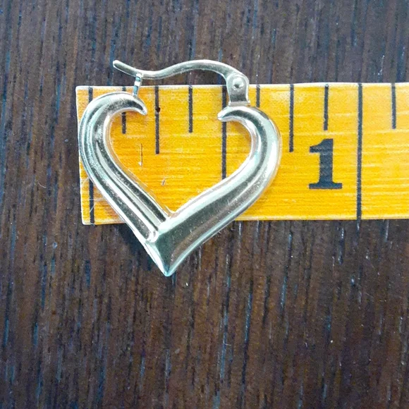 14kt Heart Shape Valentines Gold Pierced Earrings - Picture 6 of 6